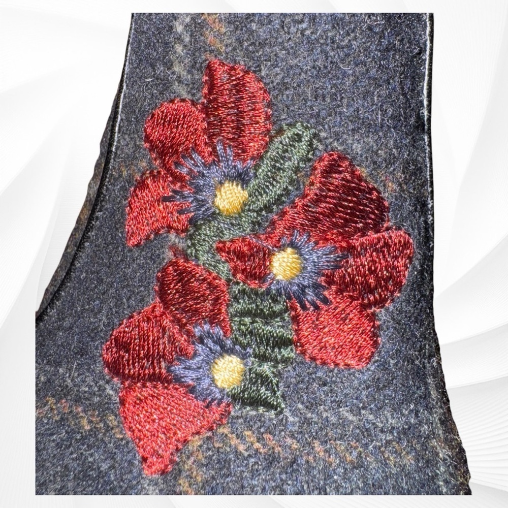 EUC Indigo Rd Ankle Boots Size 7M Plaid Flannel Embroidered Flowers - Picture 7 of 10